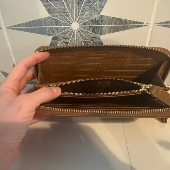 Quince Italian Pebbled Leather Continental Wallet (Camel) - Picture 4 of 8